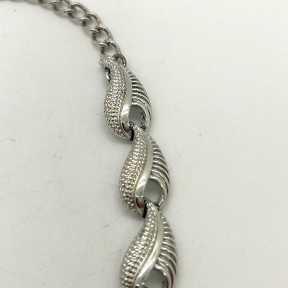 Silver-Tone Vintage Necklace Leaf Design & Hook Closure Adjustable Chain Elegant - Picture 5 of 16